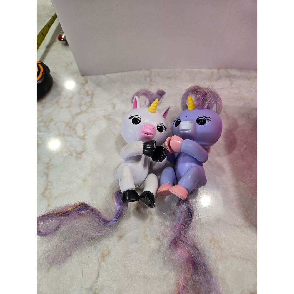 2 WowWee Fingerlings Unicorns Interactive Alika and Gigi Battery Operated Toys